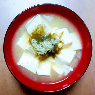 豆腐ととろろ昆布の味噌汁